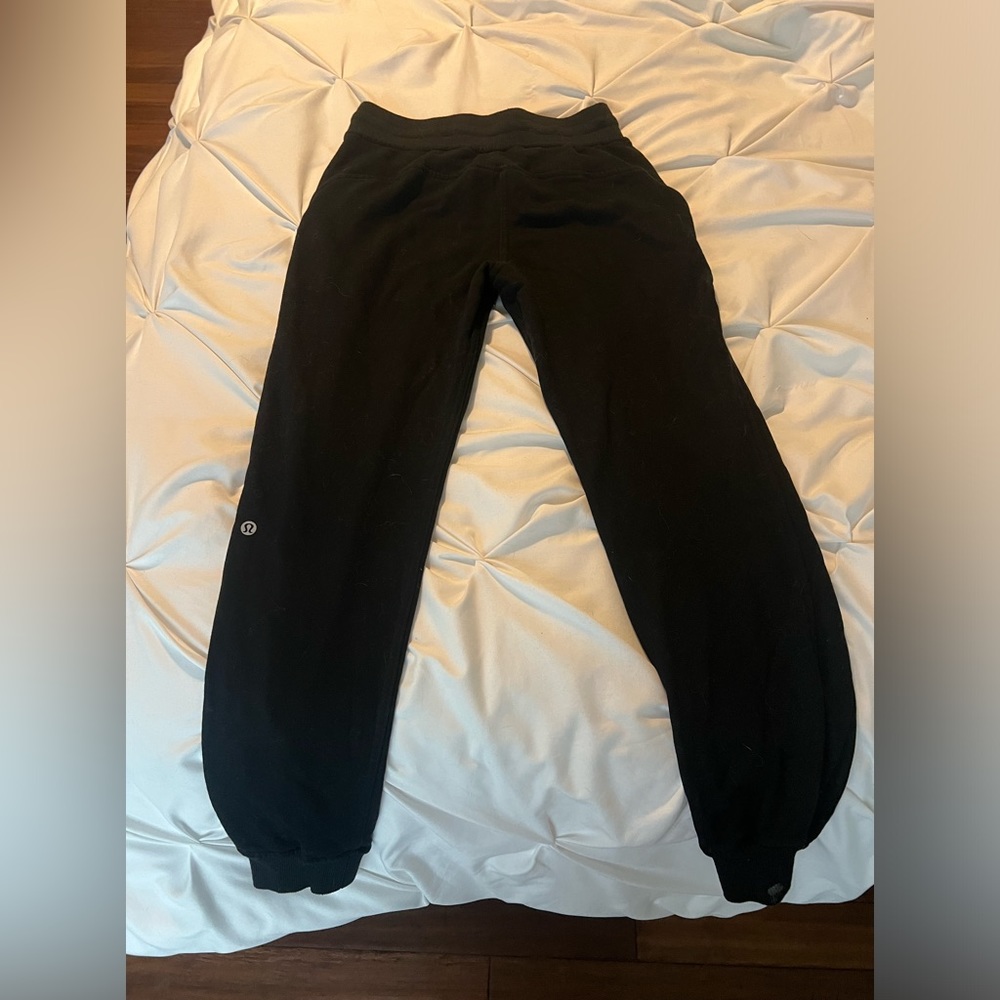 Lulu joggers size 4